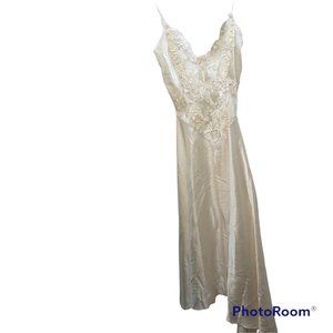 Elegant Cream Lace Chemise